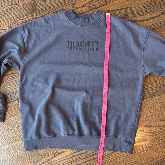 Taylor Swift Eras Tour Blue Crewneck Sweatshirt Official Merch Size XS NWOT - Picture 6 of 16